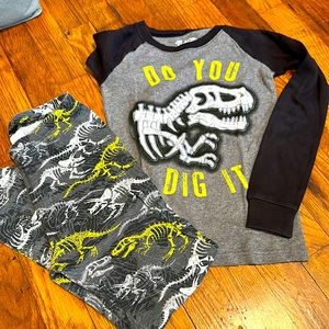 The Childrens place Dino skeletons “do you dig it” size 8. Pj set